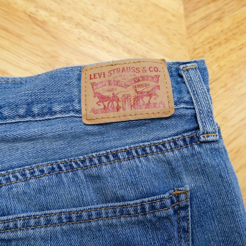 Levis Womens Denim Shorts Size 30 Mid Rise Studded Raw Cut Off Hem Medium Wash - Picture 3 of 11